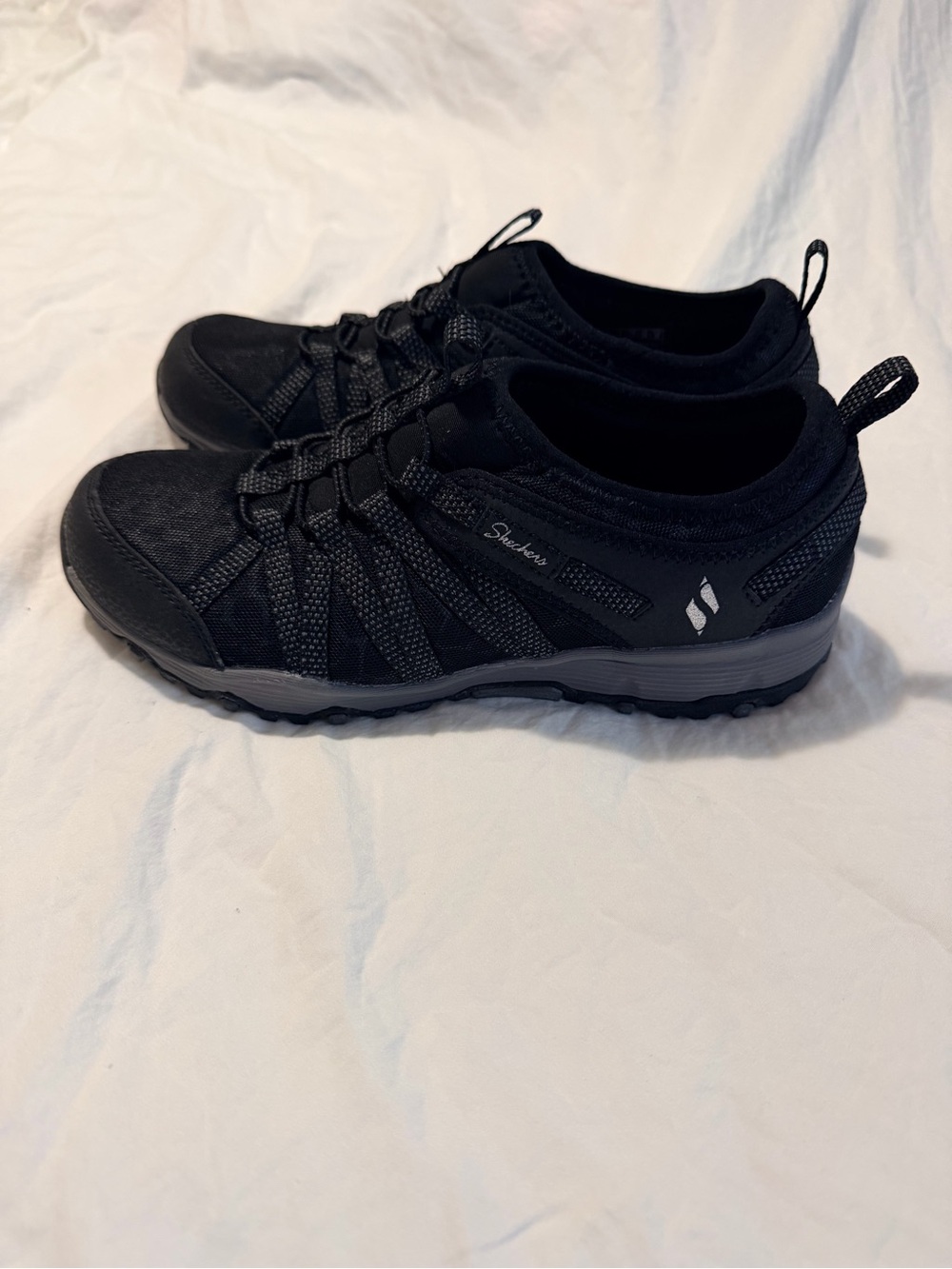 Sketchers Women black slip on tennis shoes size 7